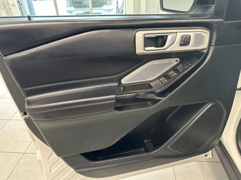 Used 2022 Ford Explorer Platinum w/ Equipment Group 601A image 12