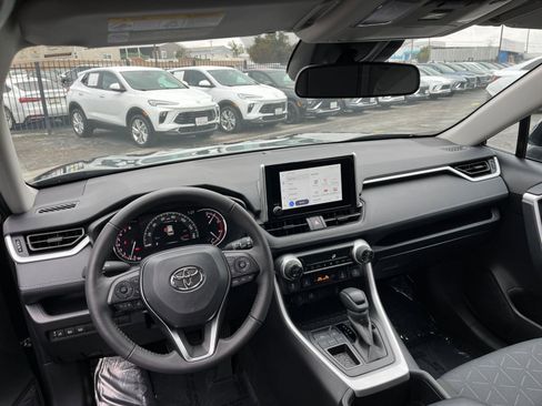 Used 2025 Toyota RAV4 XLE image 33