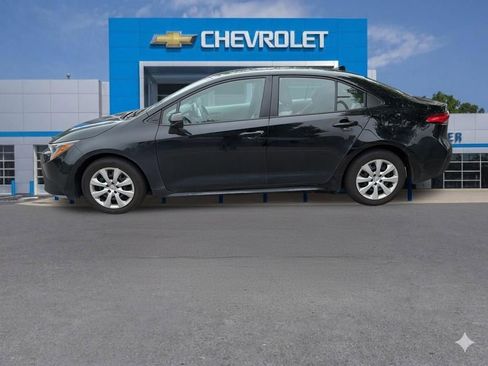 Used 2025 Toyota Corolla LE FWD image 5