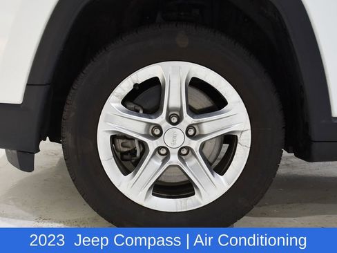 Used 2023 Jeep Compass Latitude image 6