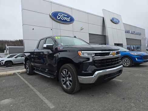 Used 2025 Chevrolet Silverado 1500 LT image 1