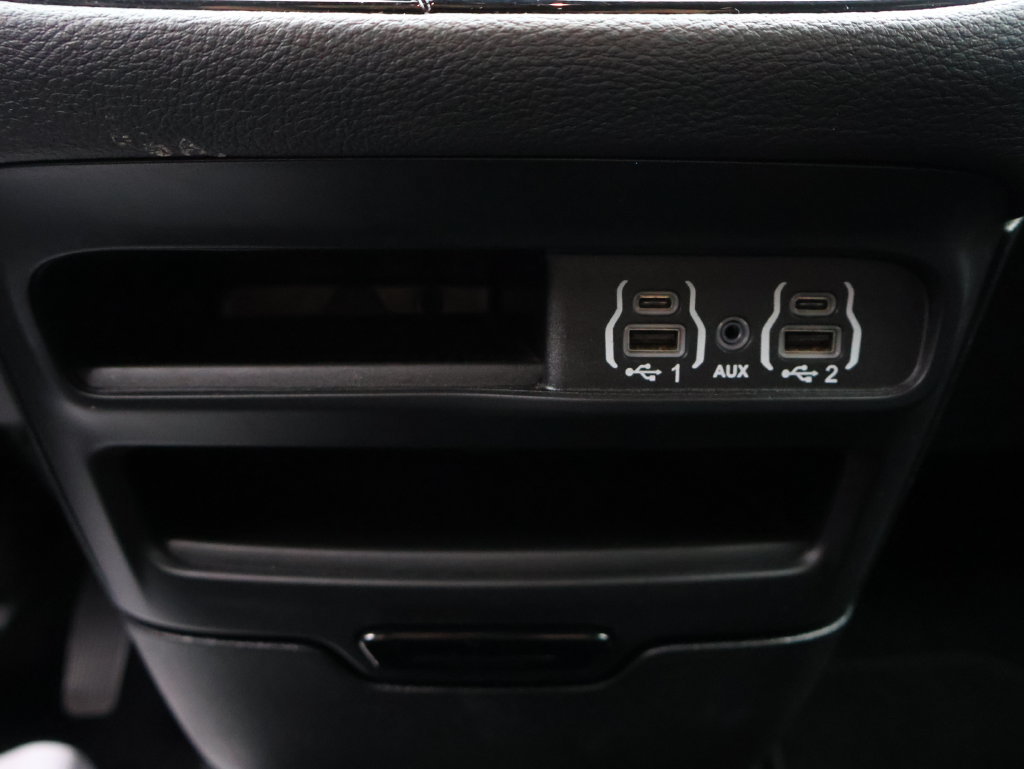 Used 2024 Chrysler Pacifica Limited FWD image 16