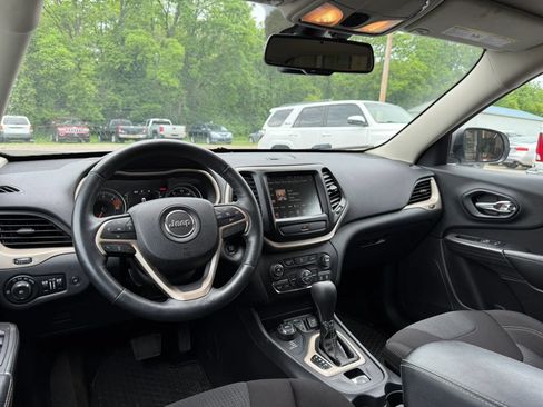Used 2016 Jeep Cherokee Latitude w/ Comfort/Convenience Group AWD/4WD image 49