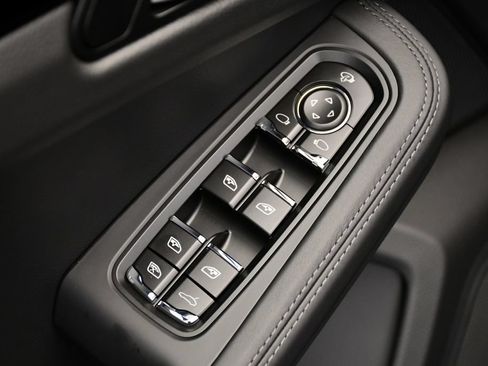 Certified 2026 Porsche Macan AWD/4WD image 38