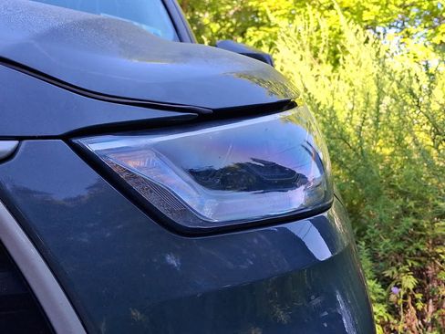 Used 2021 Toyota Highlander XLE AWD/4WD image 4