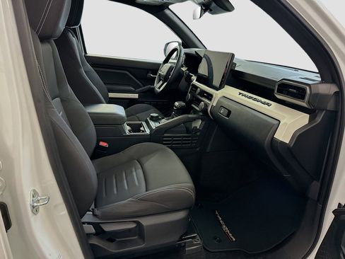 Used 2024 Toyota Tacoma TRD Off-Road image 32