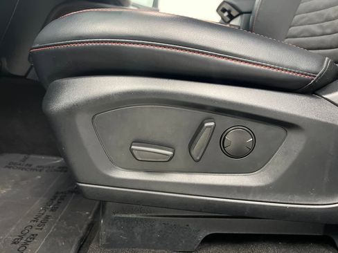 Used 2025 Ford Explorer ST-Line w/ ST-Line Street Pack image 10