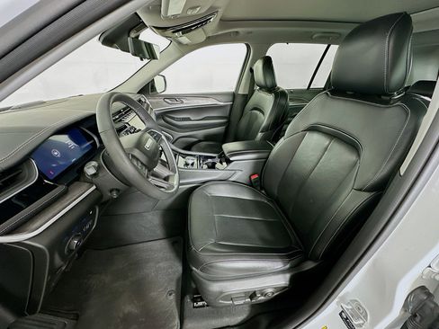 Used 2022 Jeep Grand Cherokee Limited 4xe w/ Luxury Tech Group II AWD/4WD image 13