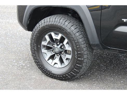 Used 2023 Toyota Tacoma TRD Off-Road image 6