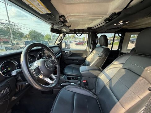 Used 2022 Jeep Wrangler Unlimited Sahara AWD/4WD image 12
