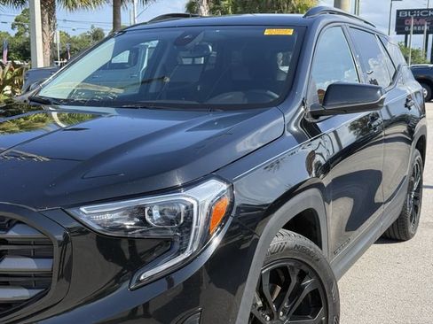 Used 2021 GMC Terrain SLE w/ Driver Convenience Package FWD image 5