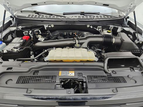 Used 2025 Ford Expedition Active AWD/4WD image 19