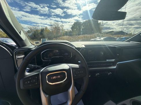 Used 2024 GMC Sierra 1500 Elevation image 11
