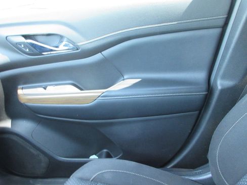 Certified 2020 GMC Acadia SLE w/ Driver Convenience Package FWD image 29