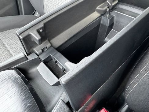 Used 2023 Nissan Rogue SV image 29