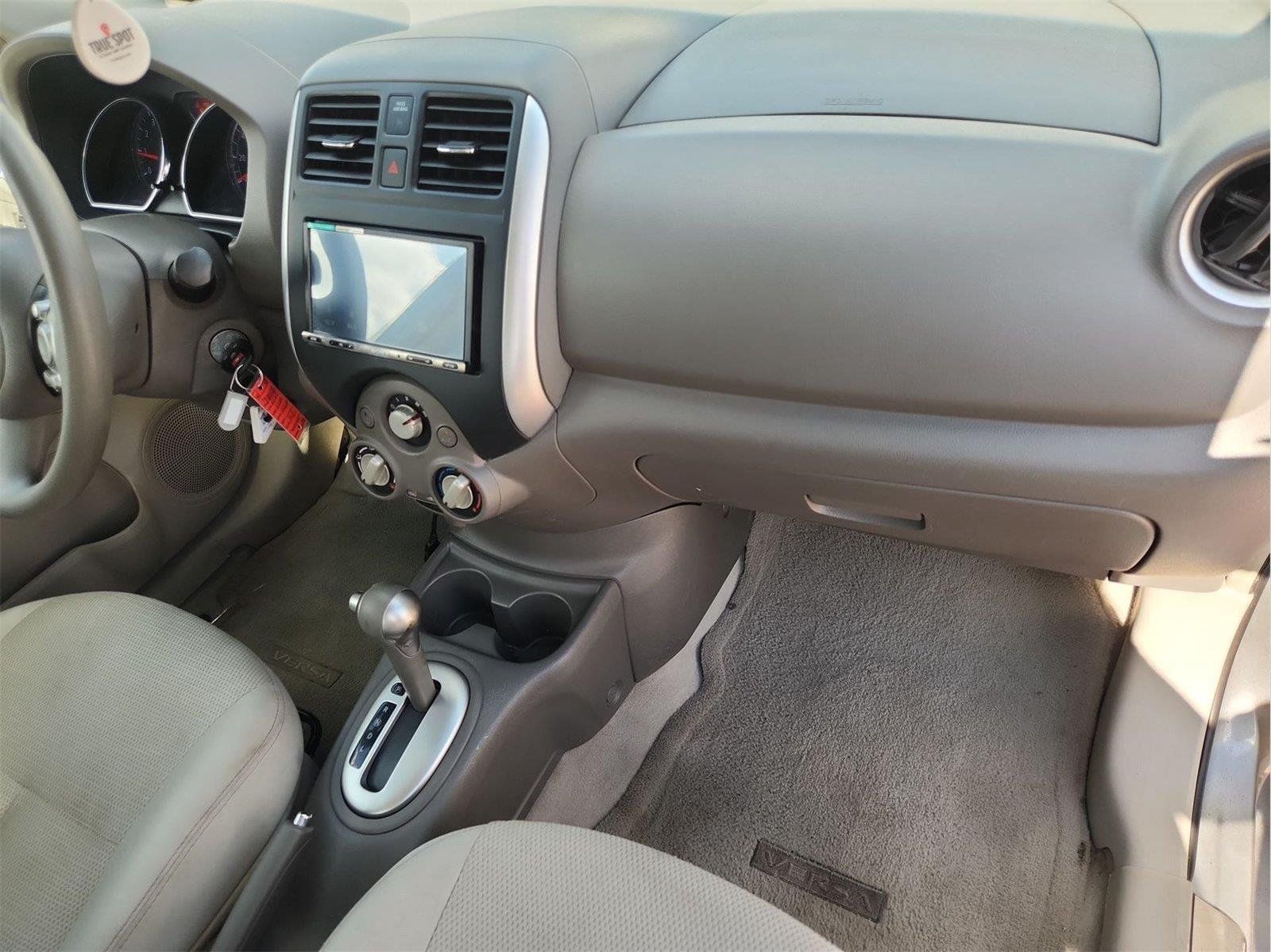 Used 2014 Nissan Versa SV FWD image 28