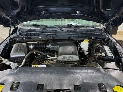 Used 2018 RAM 1500 Express w/ Express Value Package image 29