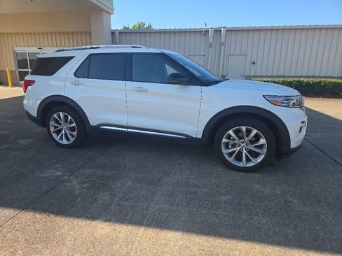 Used 2023 Ford Explorer Platinum w/ Technology Package AWD/4WD image 10