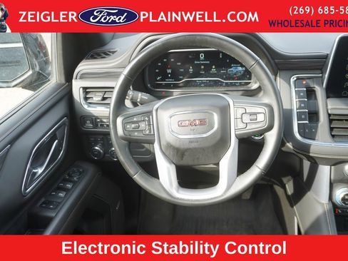 Used 2023 GMC Yukon XL SLT w/ SLT Premium Package image 17