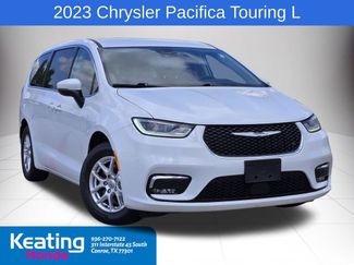 Used 2023 Chrysler Pacifica Touring-L video 1