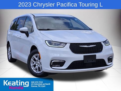 Used 2023 Chrysler Pacifica Touring-L image 1