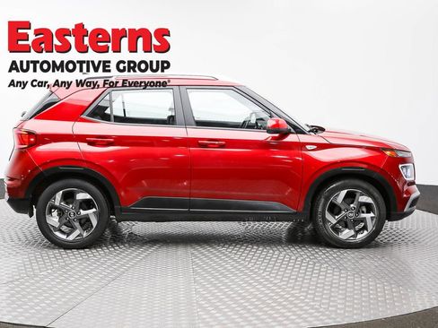 Used 2022 Hyundai Venue Limited image 4