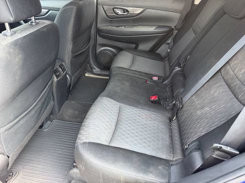 Used 2017 Nissan Rogue SV FWD image 13