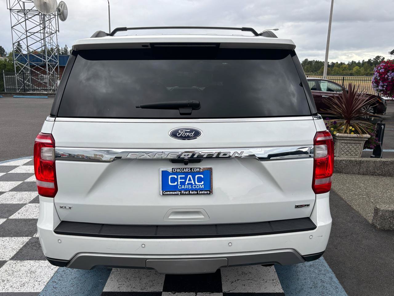 Used 2021 Ford Expedition XLT w/ FX4 Off-Road Package AWD/4WD image 4