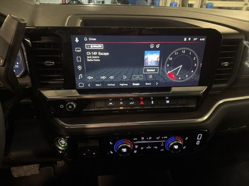 Used 2026 GMC Sierra 1500 SLT image 12