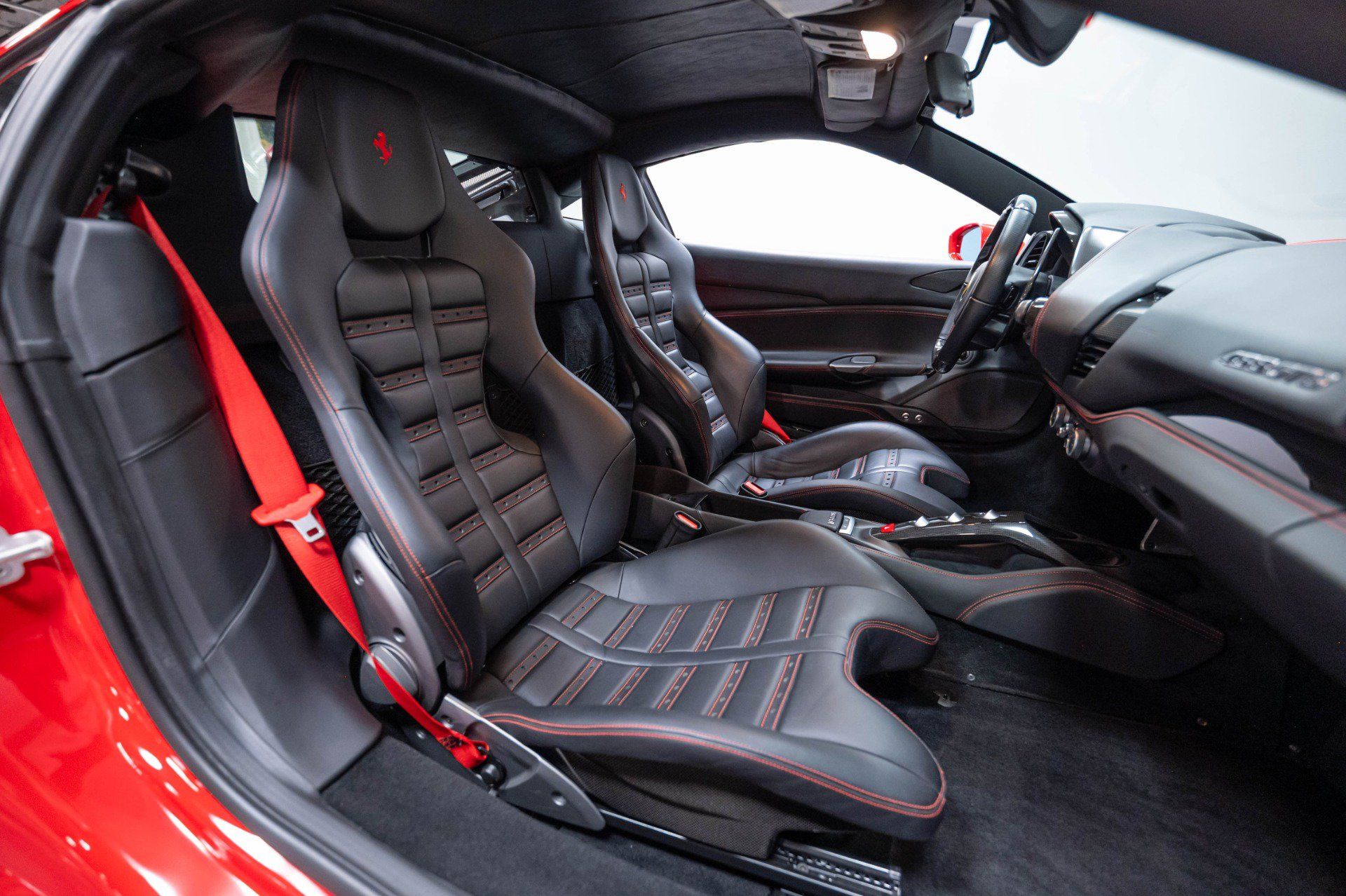 Used 2018 Ferrari 488 GTB RWD image 27