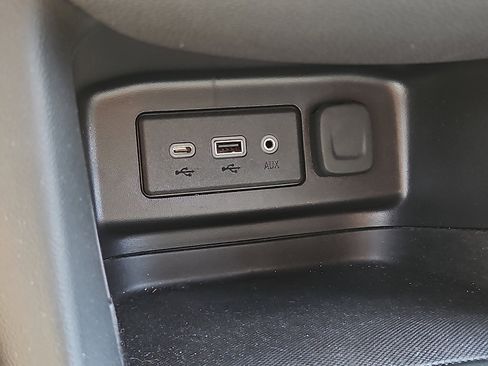 Used 2024 Chevrolet Equinox LT FWD image 23