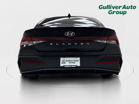 Used 2025 Hyundai Elantra Sport FWD image 7