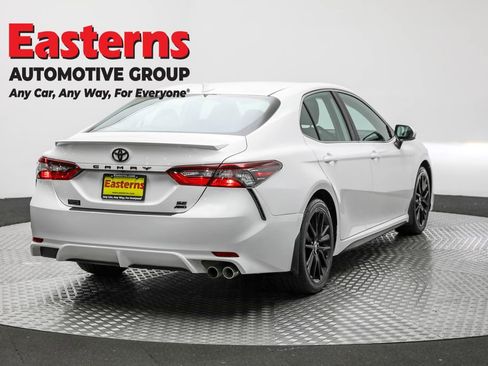 Used 2022 Toyota Camry SE image 5