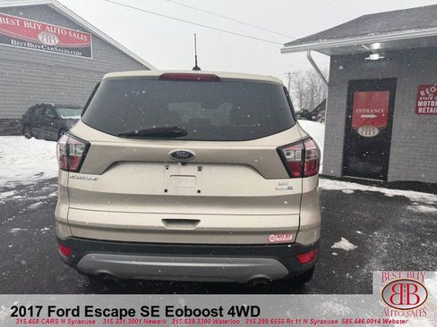 Used 2017 Ford Escape SE image 4