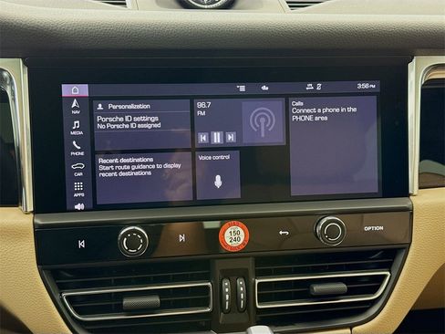 Used 2025 Porsche Macan image 18