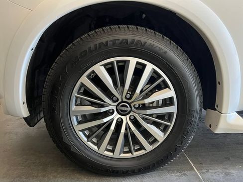 Used 2021 Nissan Armada SV w/ SV Appearance Package RWD image 9