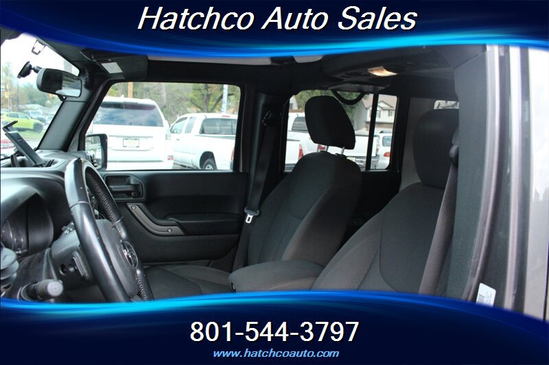 Used 2017 Jeep Wrangler Unlimited Sport w/ Connectivity Group AWD/4WD image 12