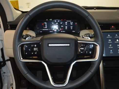 Used 2025 Land Rover Discovery Sport S image 21