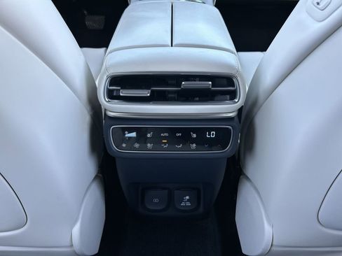 Used 2025 Genesis GV80 3.5T Prestige image 22