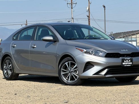 Used 2023 Kia Forte LXS FWD image 2