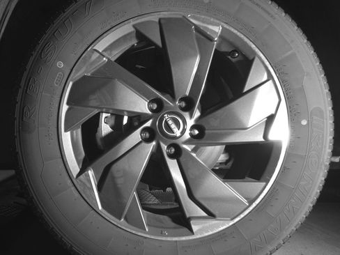 Used 2025 Nissan Rogue SV image 12