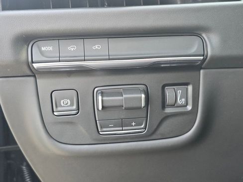 Used 2026 Cadillac Escalade Platinum Luxury image 13