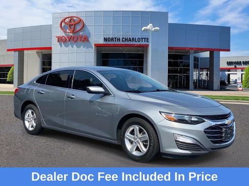 Used 2025 Chevrolet Malibu LS FWD image 1