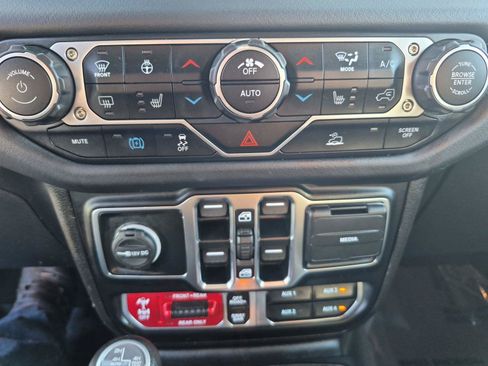 Certified 2025 Jeep Wrangler Unlimited Rubicon 4xe w/ Convenience Group AWD/4WD image 20