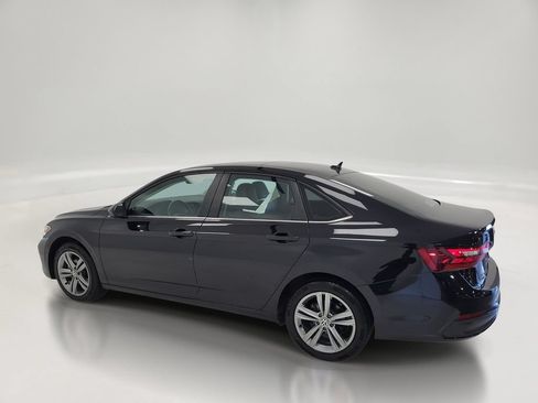 Used 2024 Volkswagen Jetta SE FWD image 6