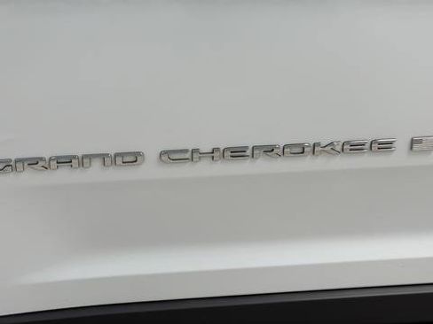 Used 2022 Jeep Grand Cherokee Limited AWD/4WD image 39