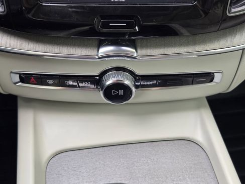 Used 2024 Volvo XC60 B5 Plus AWD/4WD image 16