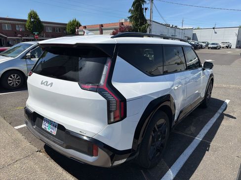Used 2024 Kia EV9 GT-Line AWD/4WD image 4