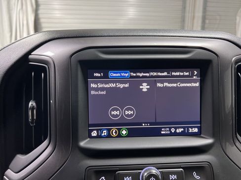 Used 2023 Chevrolet Silverado 1500 Custom image 39