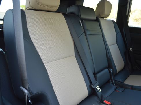 Used 2025 Lexus GX 550 image 37